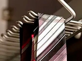 ВЕШАЛКА ДЛЯ ГАЛСТУКОВНаведите в галстуках порядок